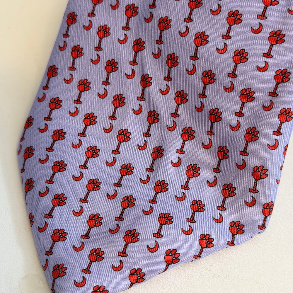 Vineyard Vines Mens Silk Tie Paw Like Crescent Moon Print Handmade USA Purple - Picture 2 of 5